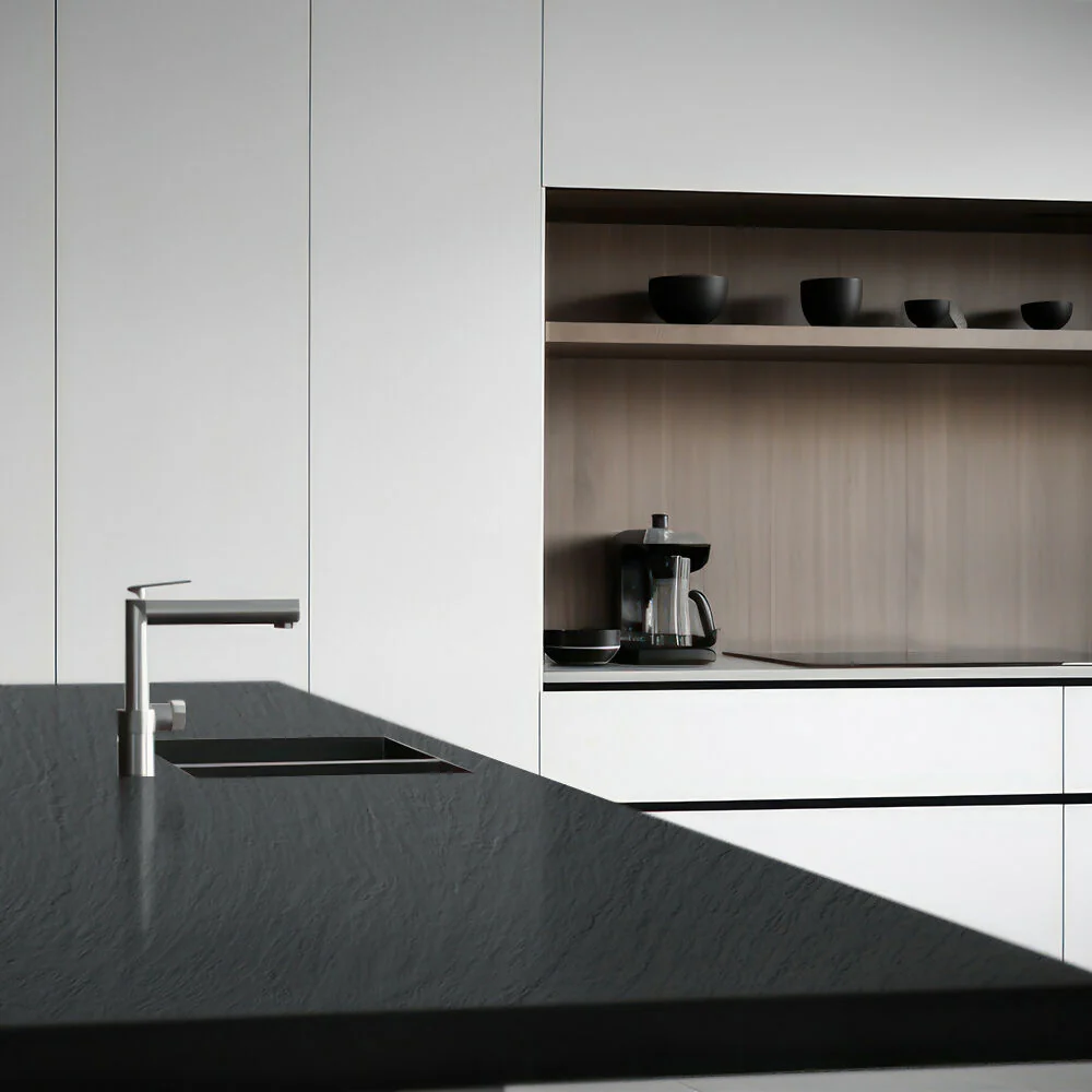 ARDESIA NERO A SPACCO CHISELLED CERAMIC - Image 2
