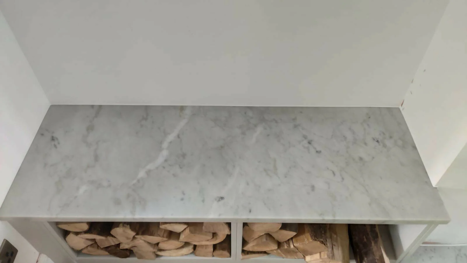 BIANCO CARRARA BOOKMATCH MARBLE - Image 3