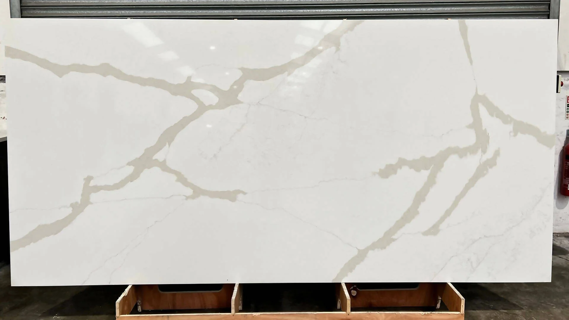 CALACATTA PLATINUM LEFT QUARTZ - Image 2
