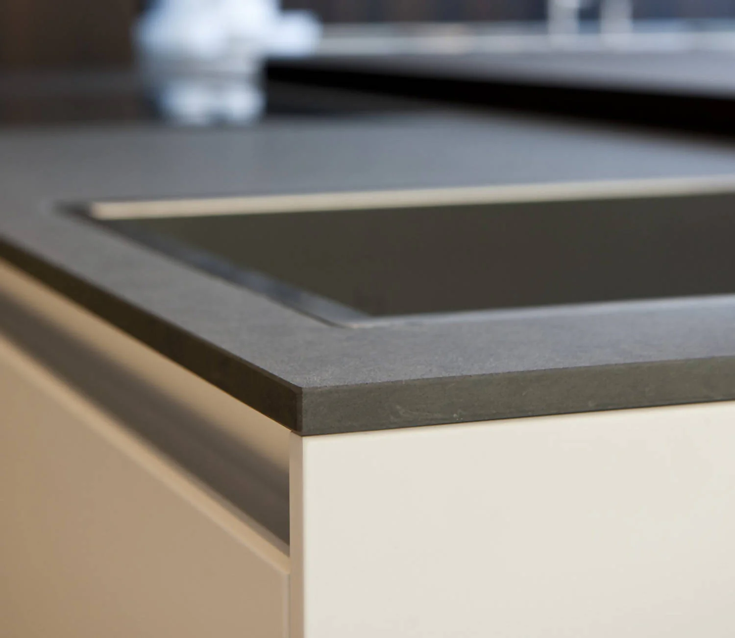 CLOUDY BLACK QUARTZ - Image 3