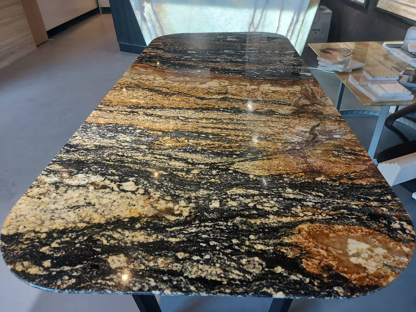MAGMA GOLD BOOKMATCH GRANITE - Image 3